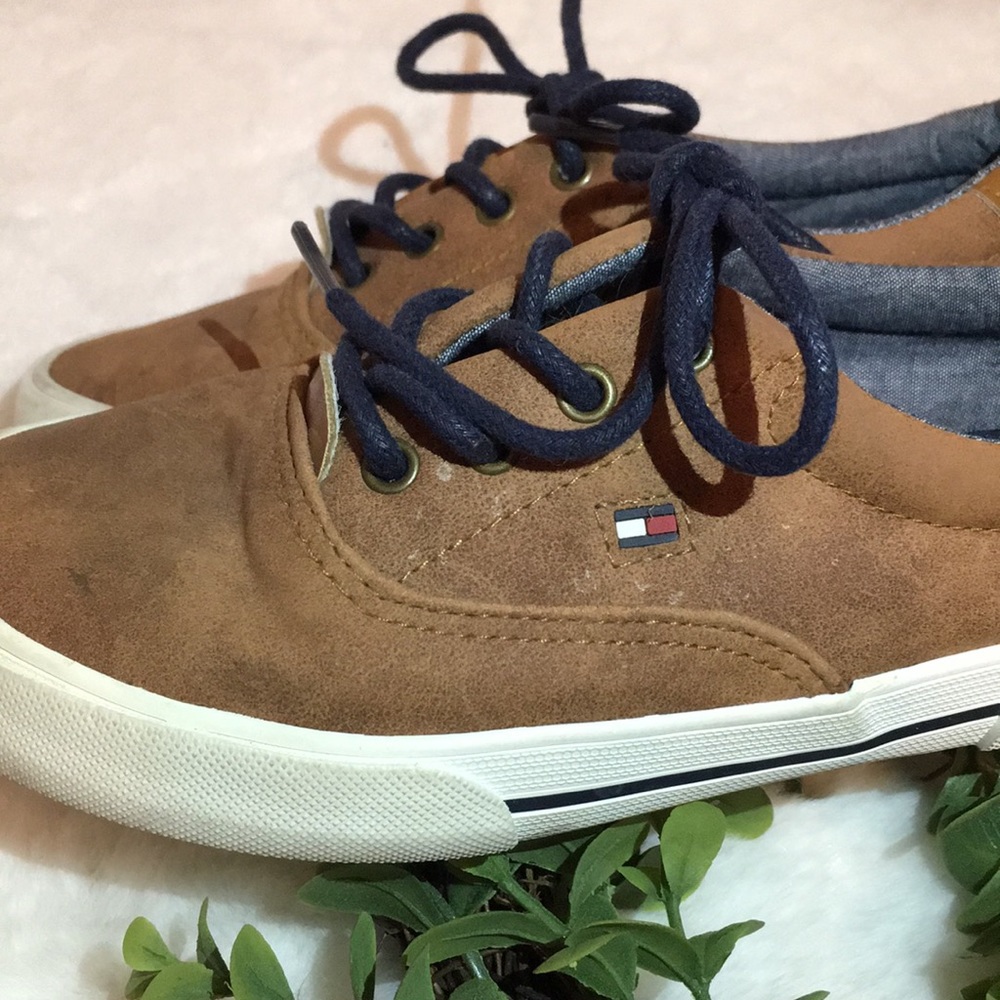 📌🔹Tommy Hilfiger🔹 Tan kid’s shoes